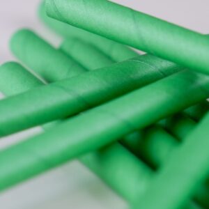 yeşil kağıt pipet